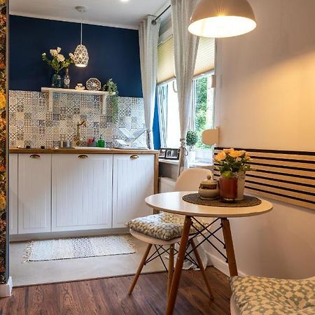 Apartament Przy Parku Naleczow Bagian luar foto
