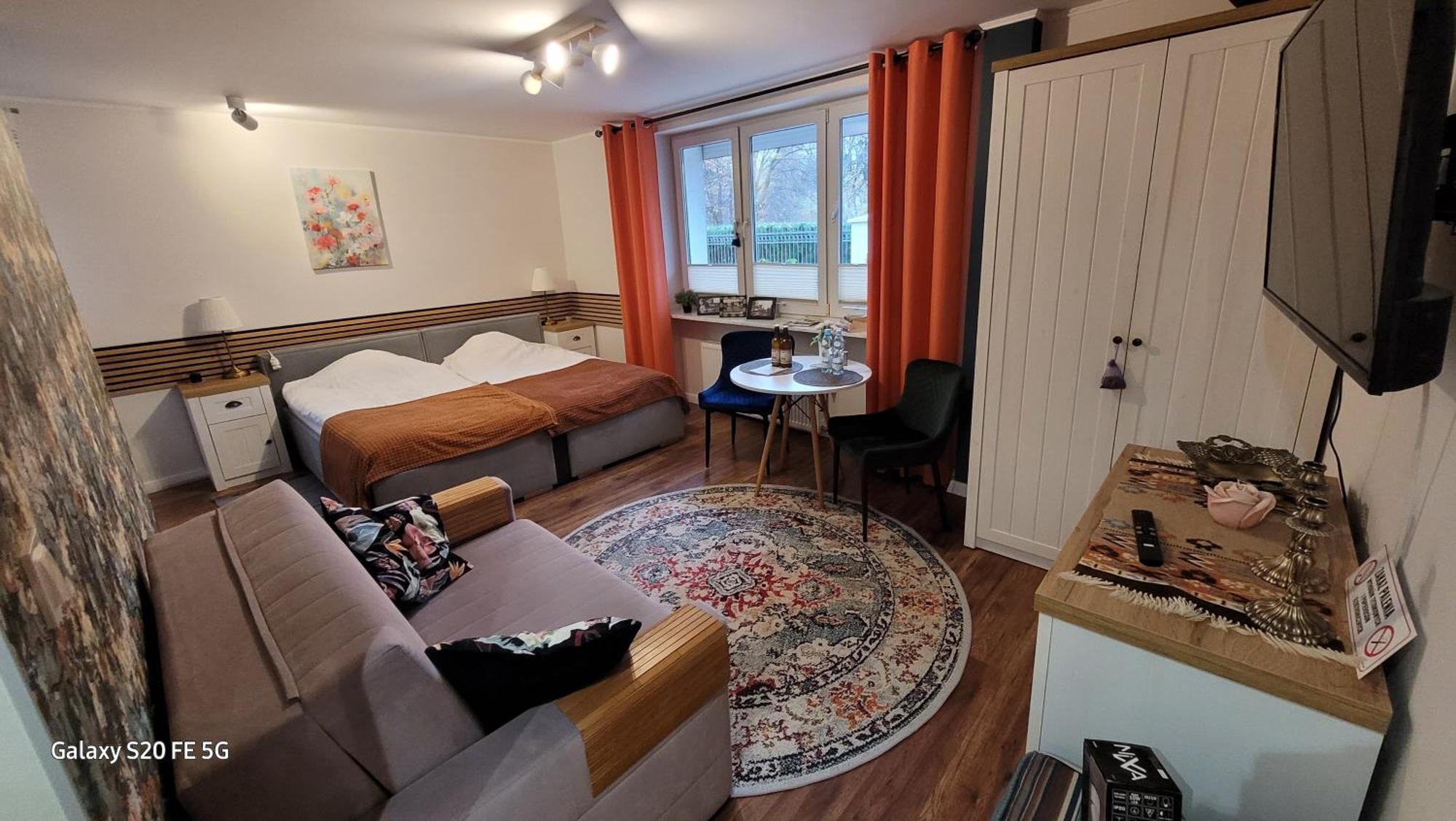 Apartament Przy Parku Naleczow Bagian luar foto
