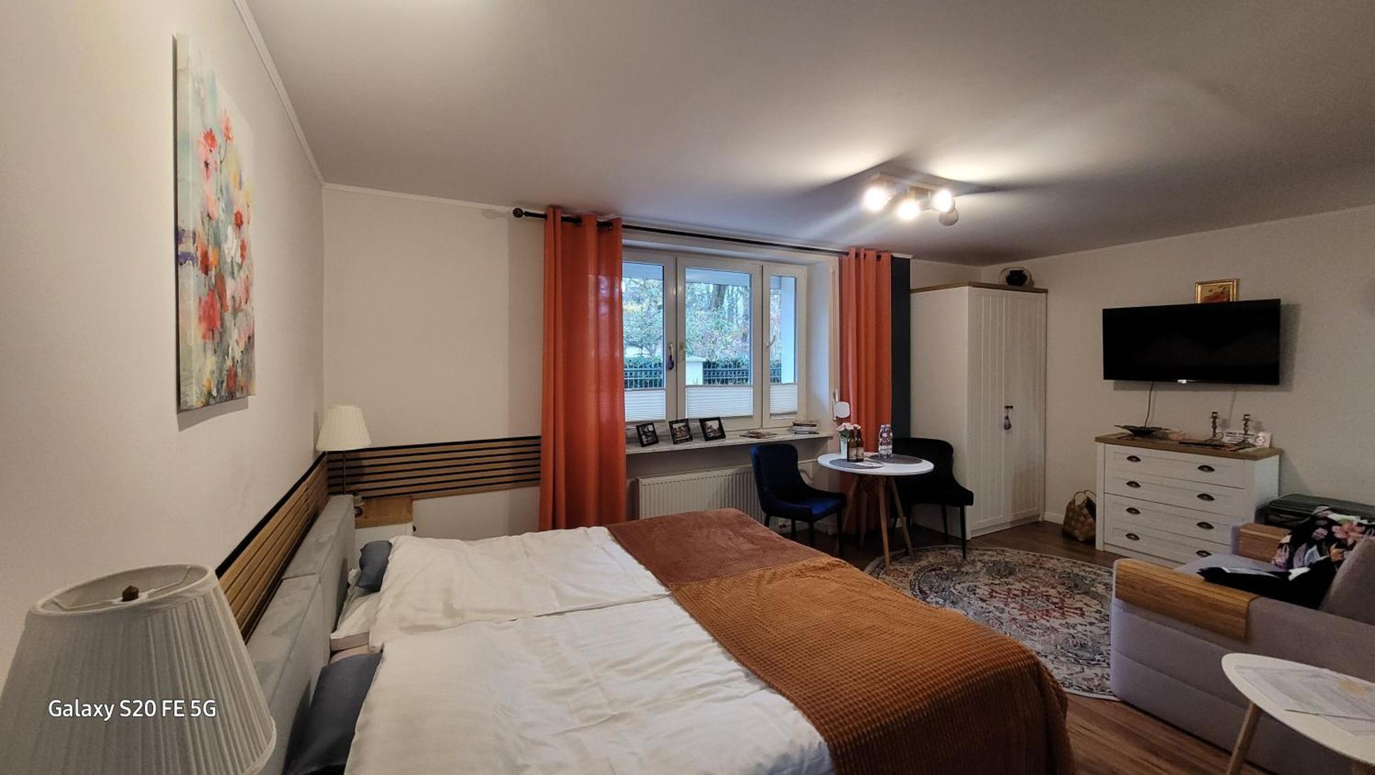 Apartament Przy Parku Naleczow Bagian luar foto
