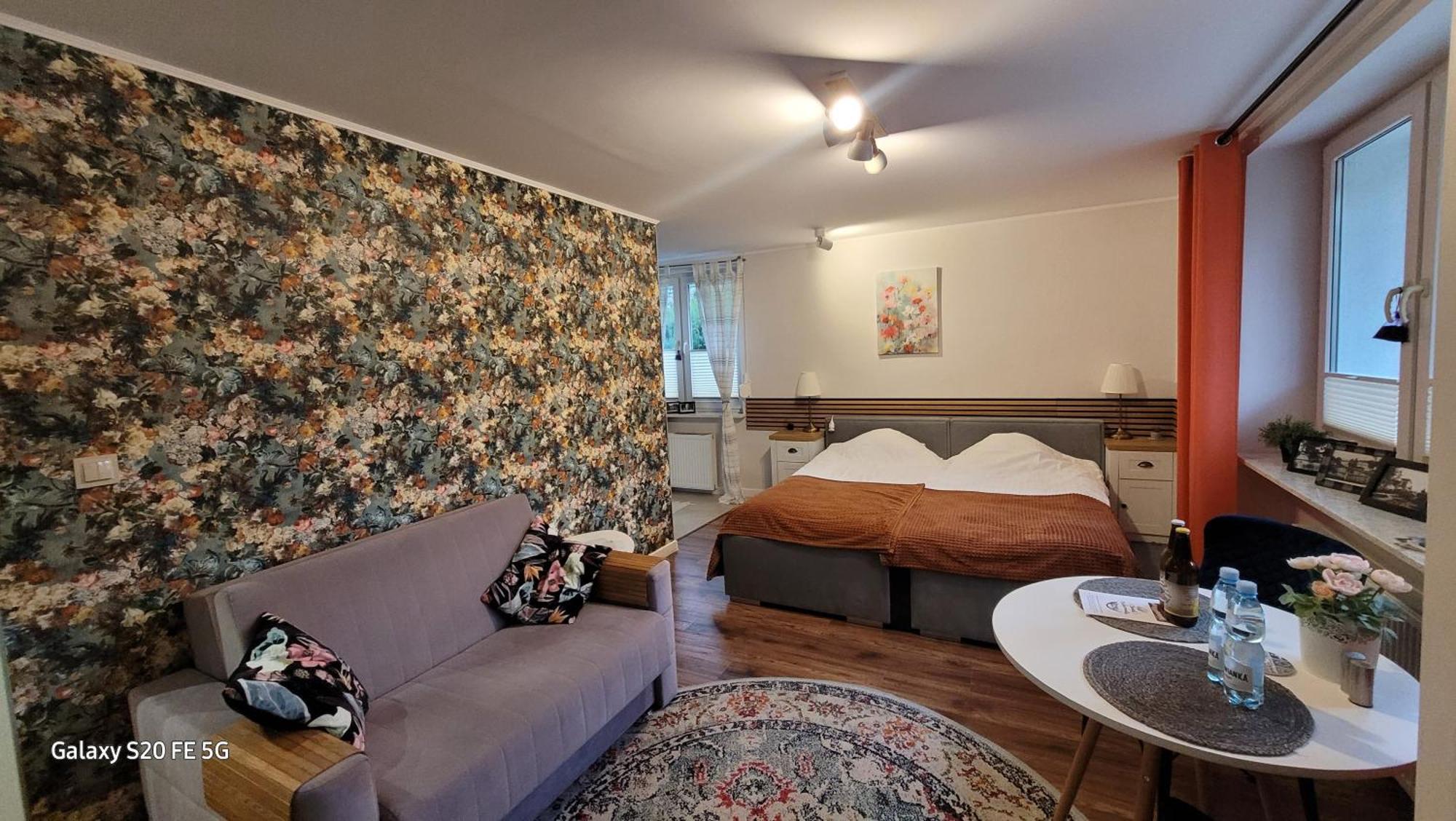 Apartament Przy Parku Naleczow Bagian luar foto